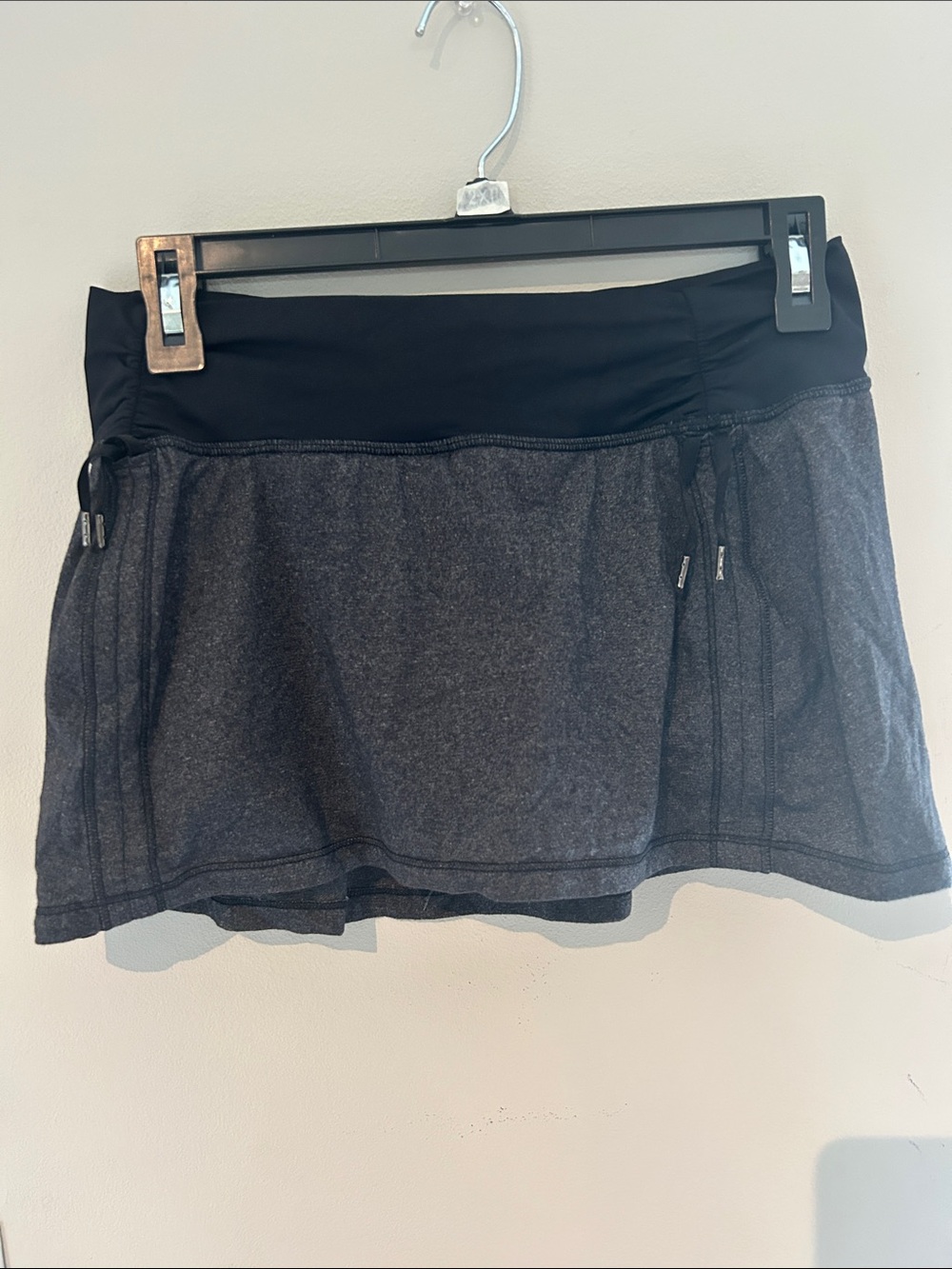 Lululemon Athletic Drawstring Skort - Black/Charcoal. Size 8.